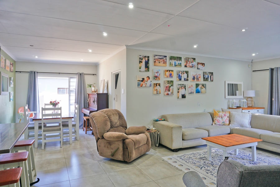 5 Bedroom Property for Sale in Sunrise On Sea Eastern Cape